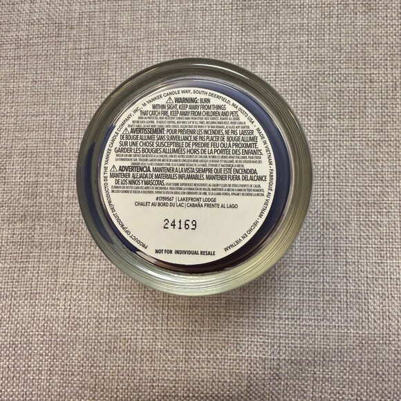 Yankee Candle Lakefront Lodge Scented Jar Blue Candle 3.4 oz with Metal Lid - Picture 5 of 8